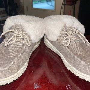 Great condition Hey Dudes